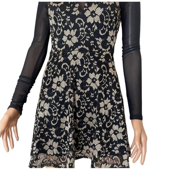 Material Girl lace and sheer fit & flare skater dress sweat heart neckline SZ SM - Picture 2 of 10